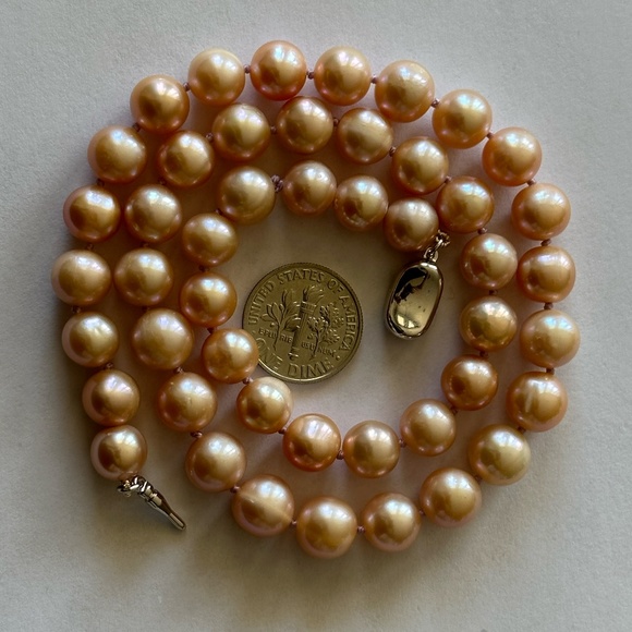 8.3mm - 9mm Light Purple Cultured Pearls HAND KNOTTED - 18 Inches - Picture 4 of 8